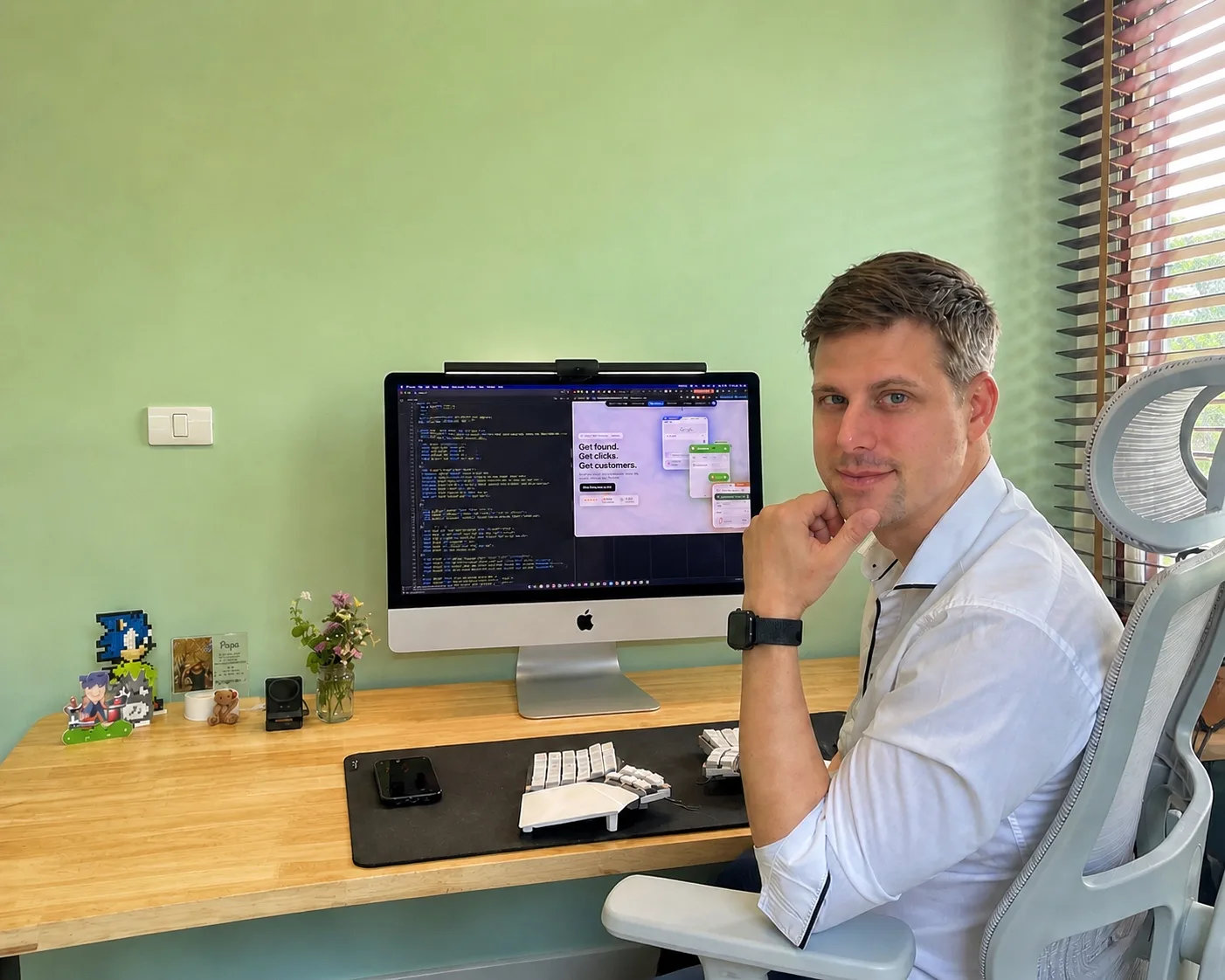 David at work in the miraTEQ studio in Chiang Mai